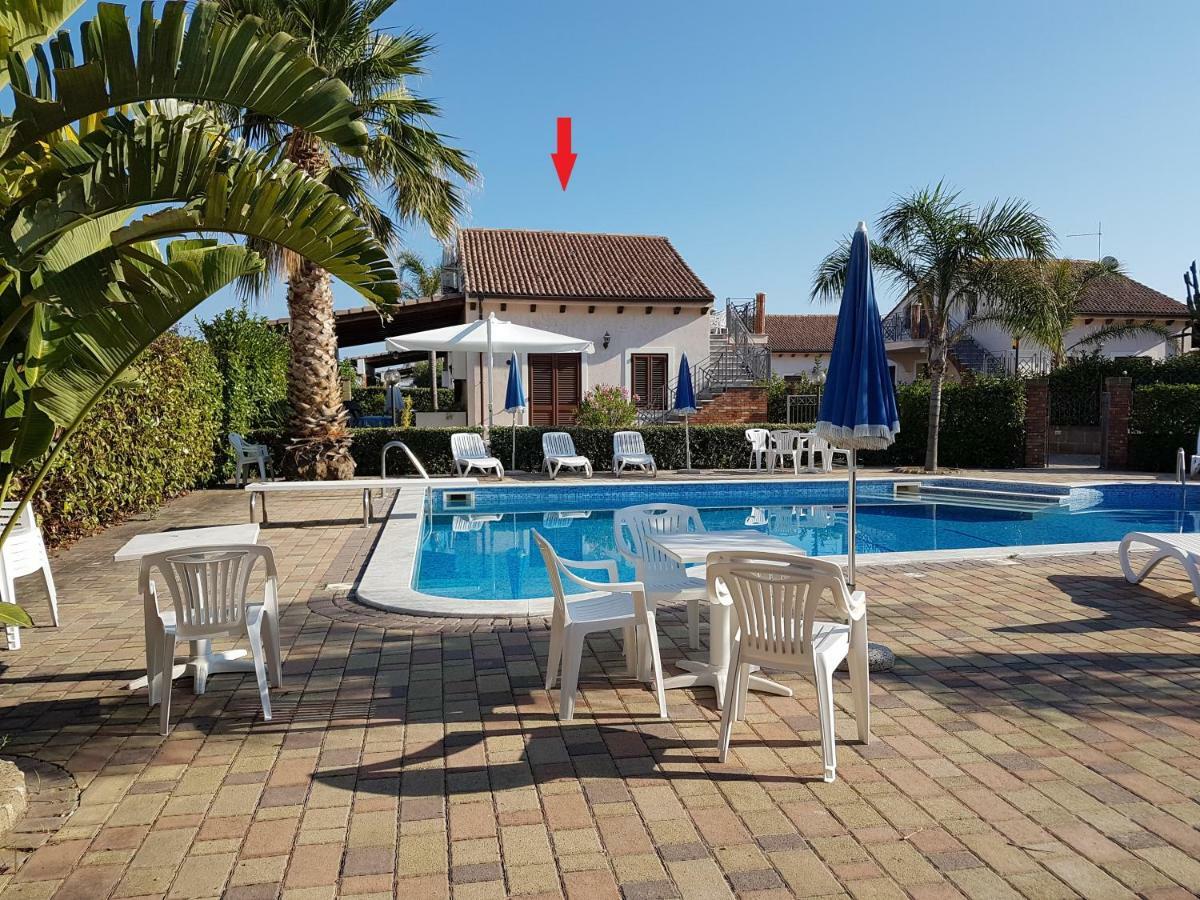 Mansarda Con Vista Piscina Villa Campofelice Di Roccella Eksteriør billede