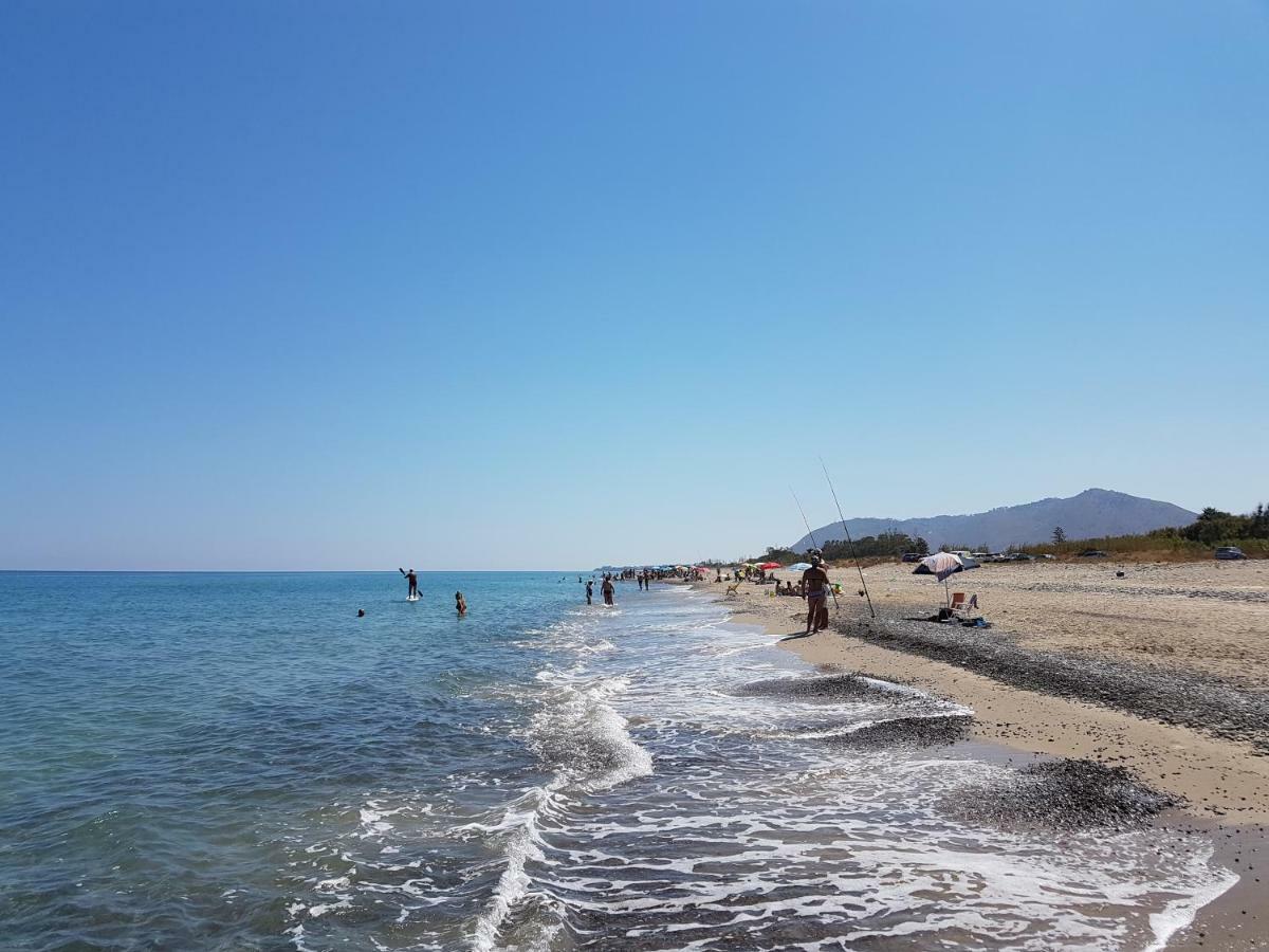 Mansarda Con Vista Piscina Villa Campofelice Di Roccella Eksteriør billede