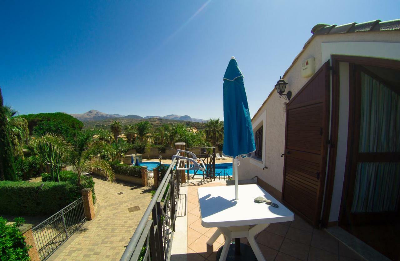 Mansarda Con Vista Piscina Villa Campofelice Di Roccella Eksteriør billede