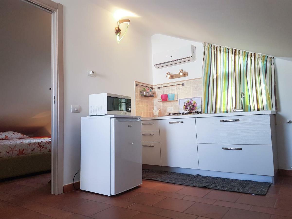 Mansarda Con Vista Piscina Villa Campofelice Di Roccella Eksteriør billede