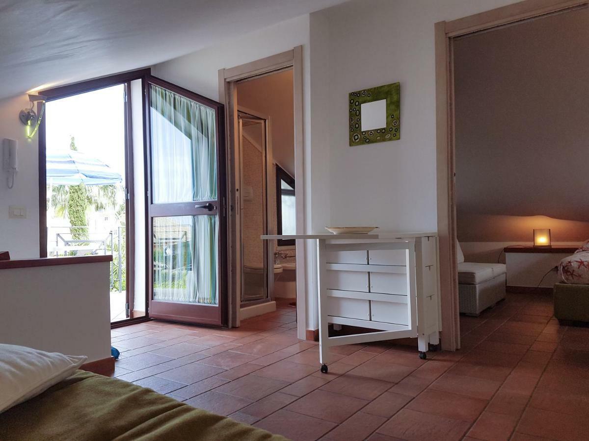 Mansarda Con Vista Piscina Villa Campofelice Di Roccella Eksteriør billede