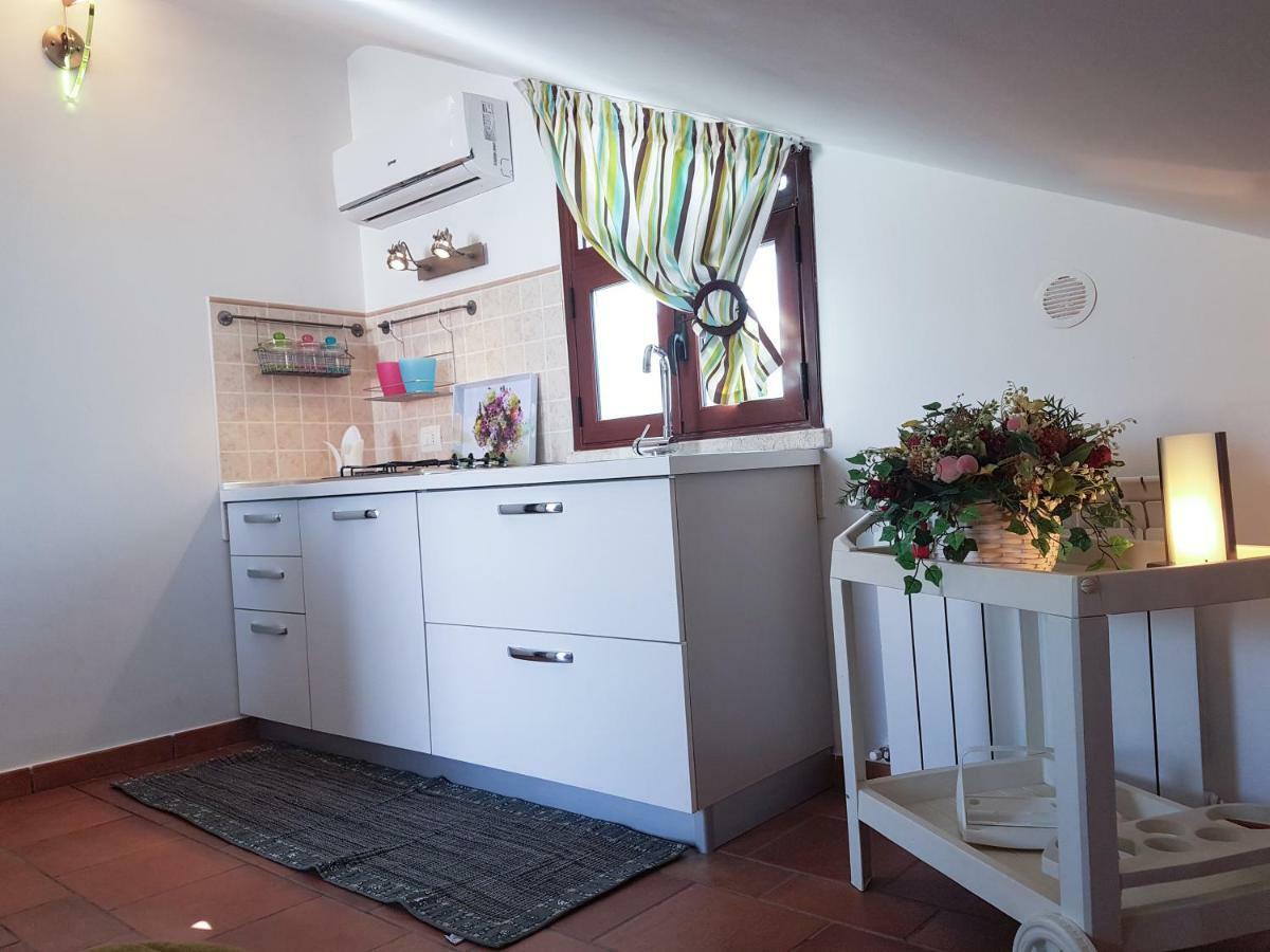 Mansarda Con Vista Piscina Villa Campofelice Di Roccella Eksteriør billede