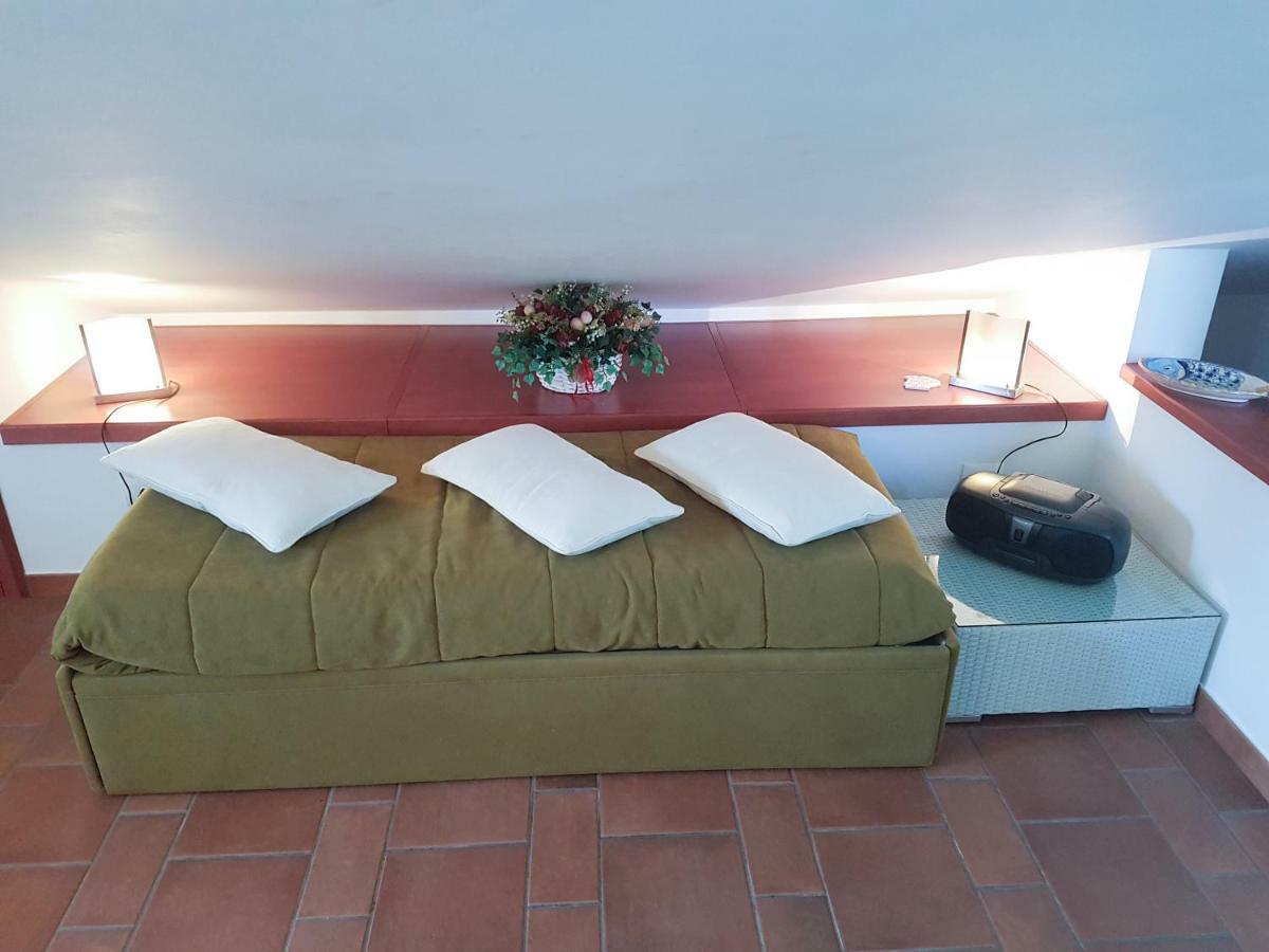 Mansarda Con Vista Piscina Villa Campofelice Di Roccella Eksteriør billede