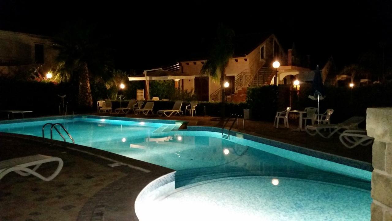 Mansarda Con Vista Piscina Villa Campofelice Di Roccella Eksteriør billede