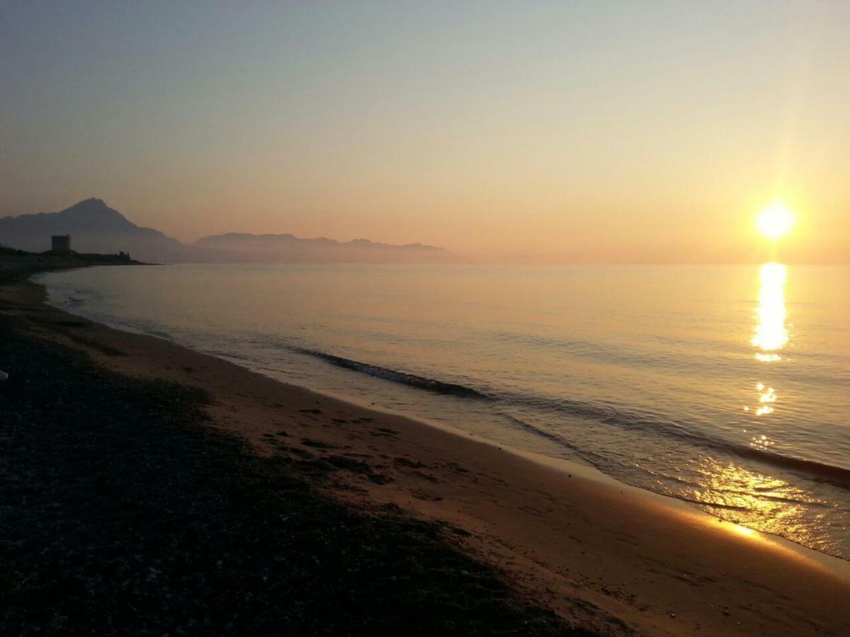 Mansarda Con Vista Piscina Villa Campofelice Di Roccella Eksteriør billede