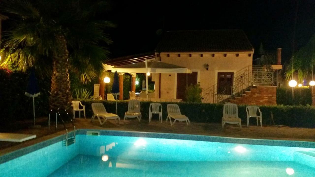 Mansarda Con Vista Piscina Villa Campofelice Di Roccella Eksteriør billede